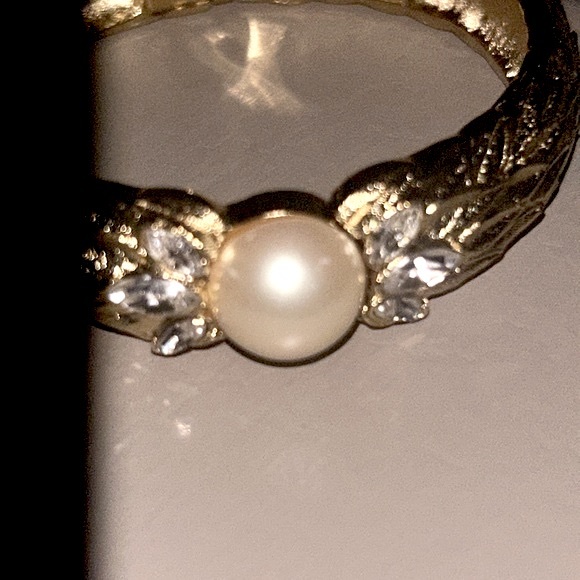 Trifari Vintage Gold Cuff Bangle W/ Rhinestones and Pearl - Picture 3 of 5